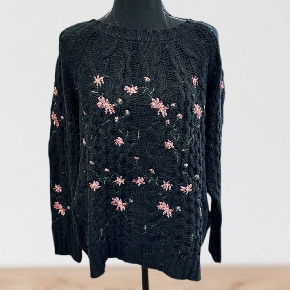 Black Floral Knit Sweater – Cozy, Feminine & Timeless 🌸